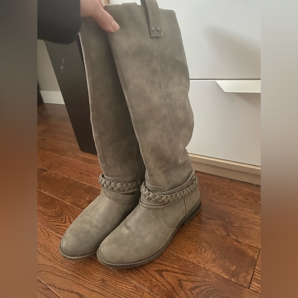 Grey knee high boots - Picture 2 of 4